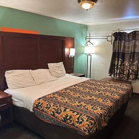 Hillcrest Motel By Oyo Aurora Near Lawrenceburg Dış mekan fotoğraf