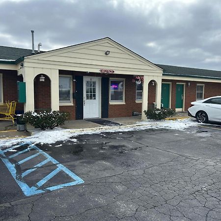 Hillcrest Motel By Oyo Aurora Near Lawrenceburg Dış mekan fotoğraf