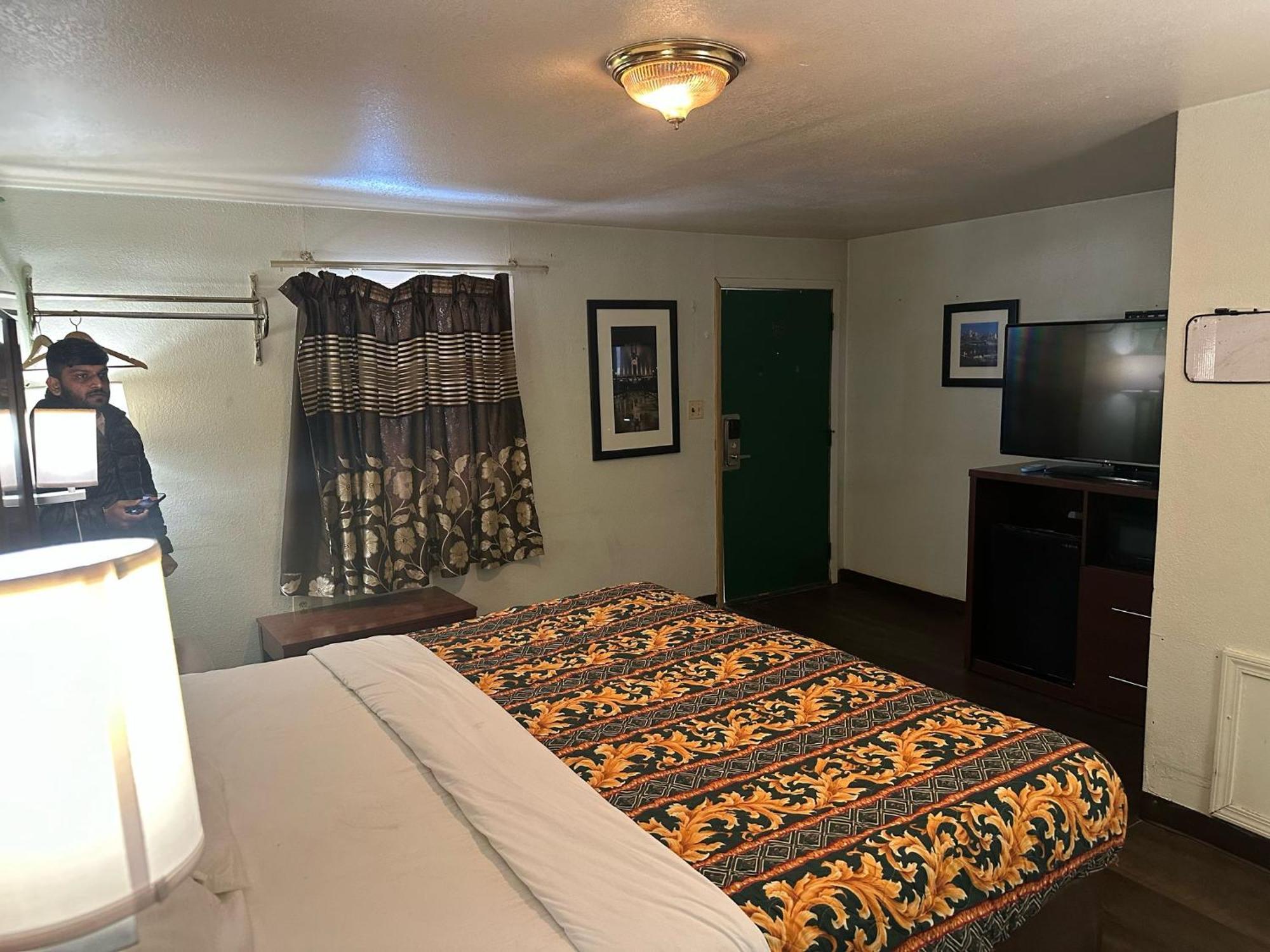 Hillcrest Motel By Oyo Aurora Near Lawrenceburg Dış mekan fotoğraf