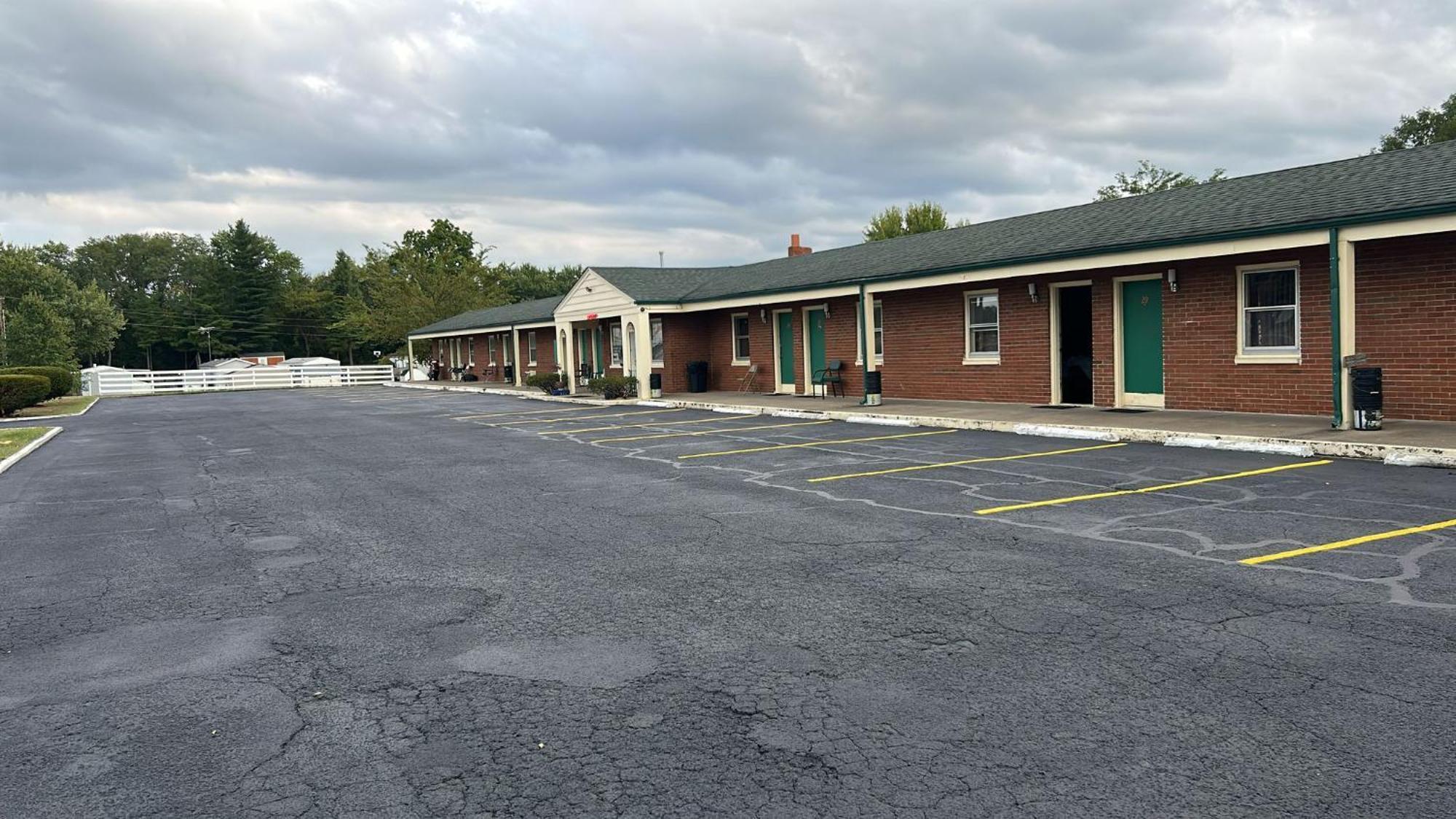 Hillcrest Motel By Oyo Aurora Near Lawrenceburg Dış mekan fotoğraf