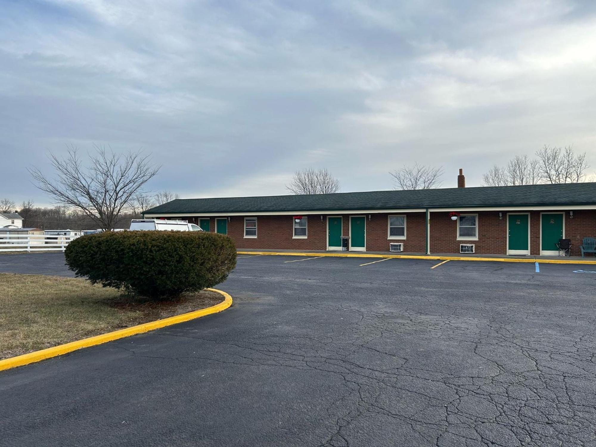 Hillcrest Motel By Oyo Aurora Near Lawrenceburg Dış mekan fotoğraf
